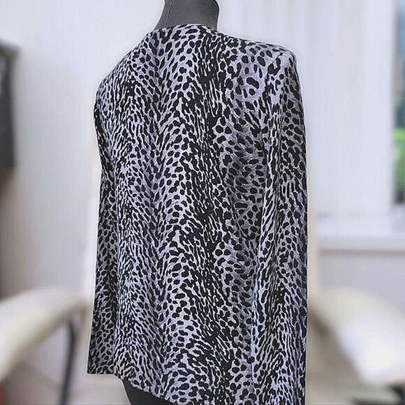 Nina Leonard grey cheetah print soft ribbed cardigan Size M - Picture 2 of 14